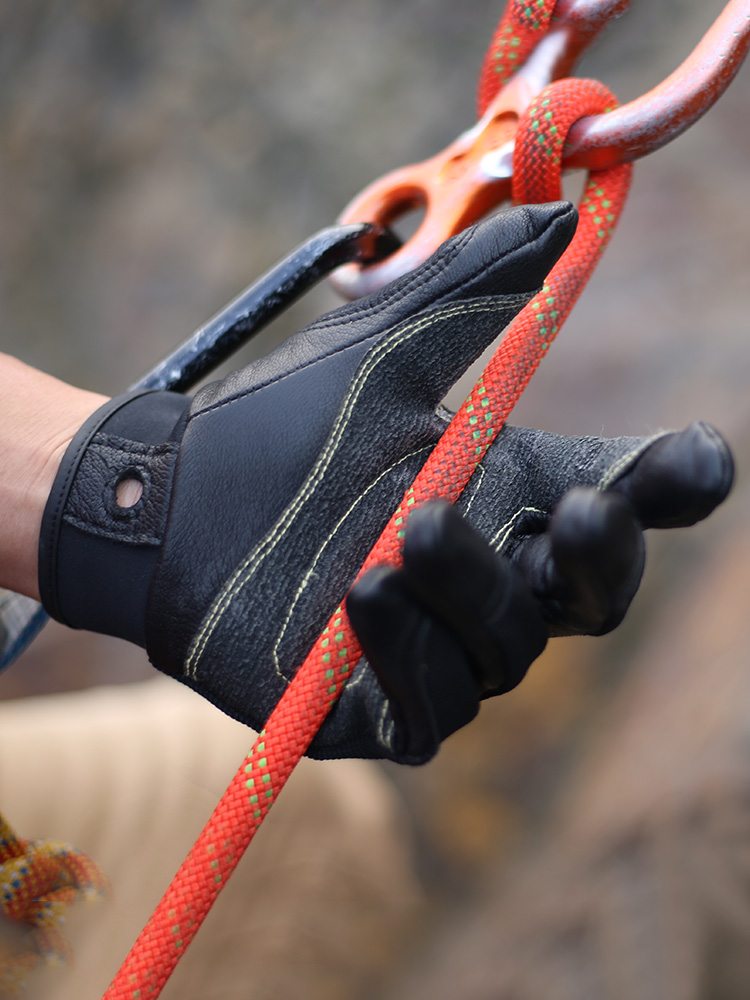 Outdoor Gloves Downhill Troops - đánh giá và giá Outdoor Sport Gloves